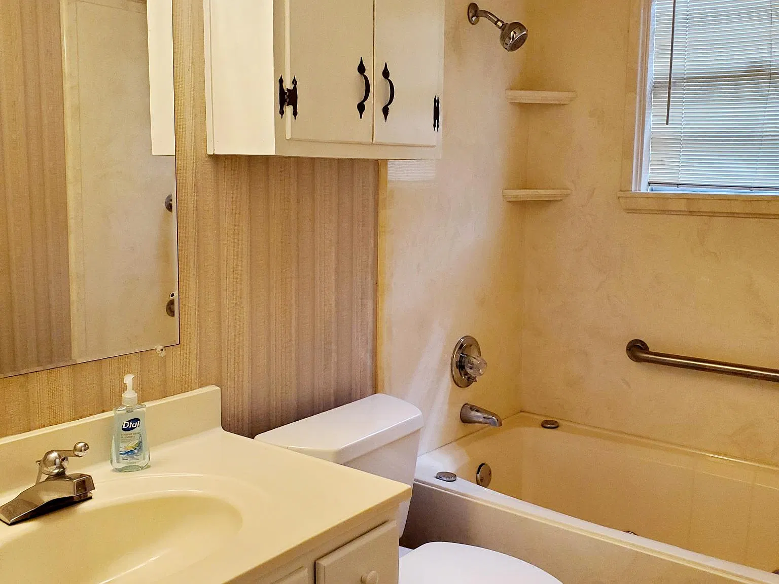 210 E Wilbur D Mills Ave — Photo 4