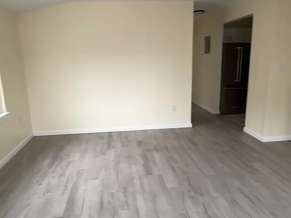 30 Newman Ave #2