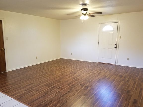 4th image of 114 E Avenue G #12339