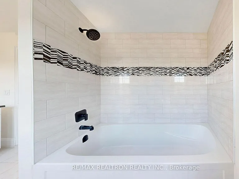 4 Braeburn St — Photo 40