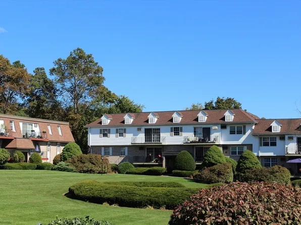 20 Williamsburg Ct Unit 21, Shrewsbury, MA 01545