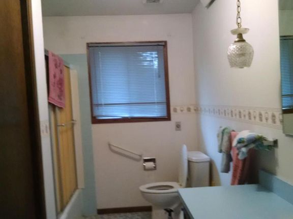 3rd image of 609 W River St