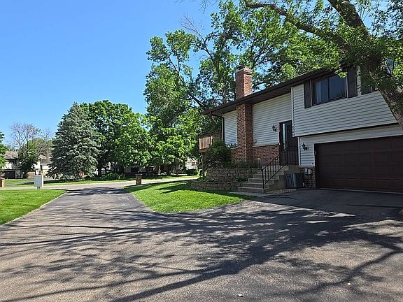 4th image of 10750 Cavell Rd