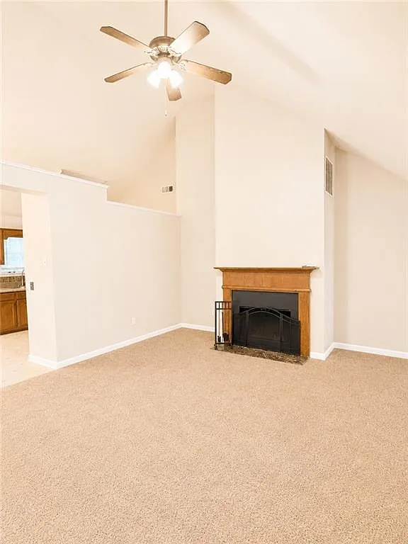 4 bed, 3.0 bath, 1396 sqft, $1,650 — Photo 2