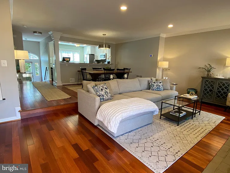 216 Gretna Green Ct — Photo 3
