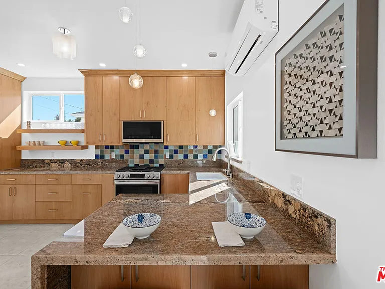 10623 Olympic Blvd — Photo 9