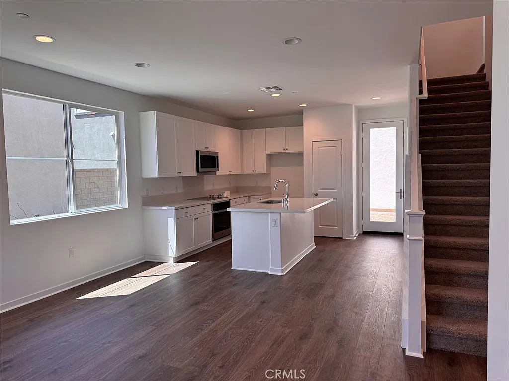 4 bed, 1840 sqft, $3,600 — Photo 2