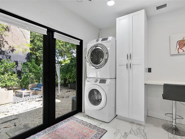 8280 NE 1st Pl — Photo 17