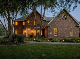 17502 Jones St, Omaha, NE 68118