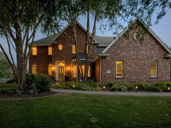 17502 Jones St, Omaha, NE 68118