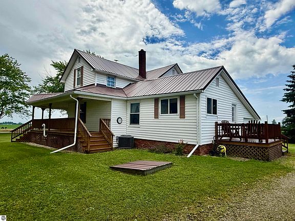 3rd image of 5877 E Adams Rd