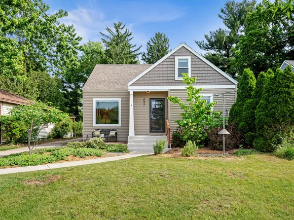 2053 7th St NW, Grand Rapids, MI 49504