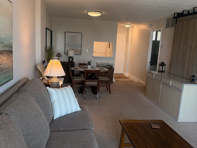 1731 SE 15th St #402 — Photo 9
