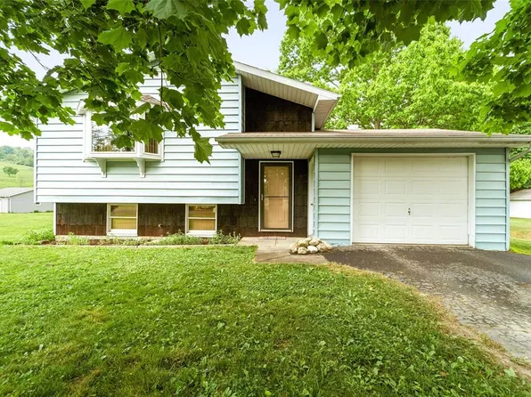 54 Barton Rd, Apalachin, NY 13732