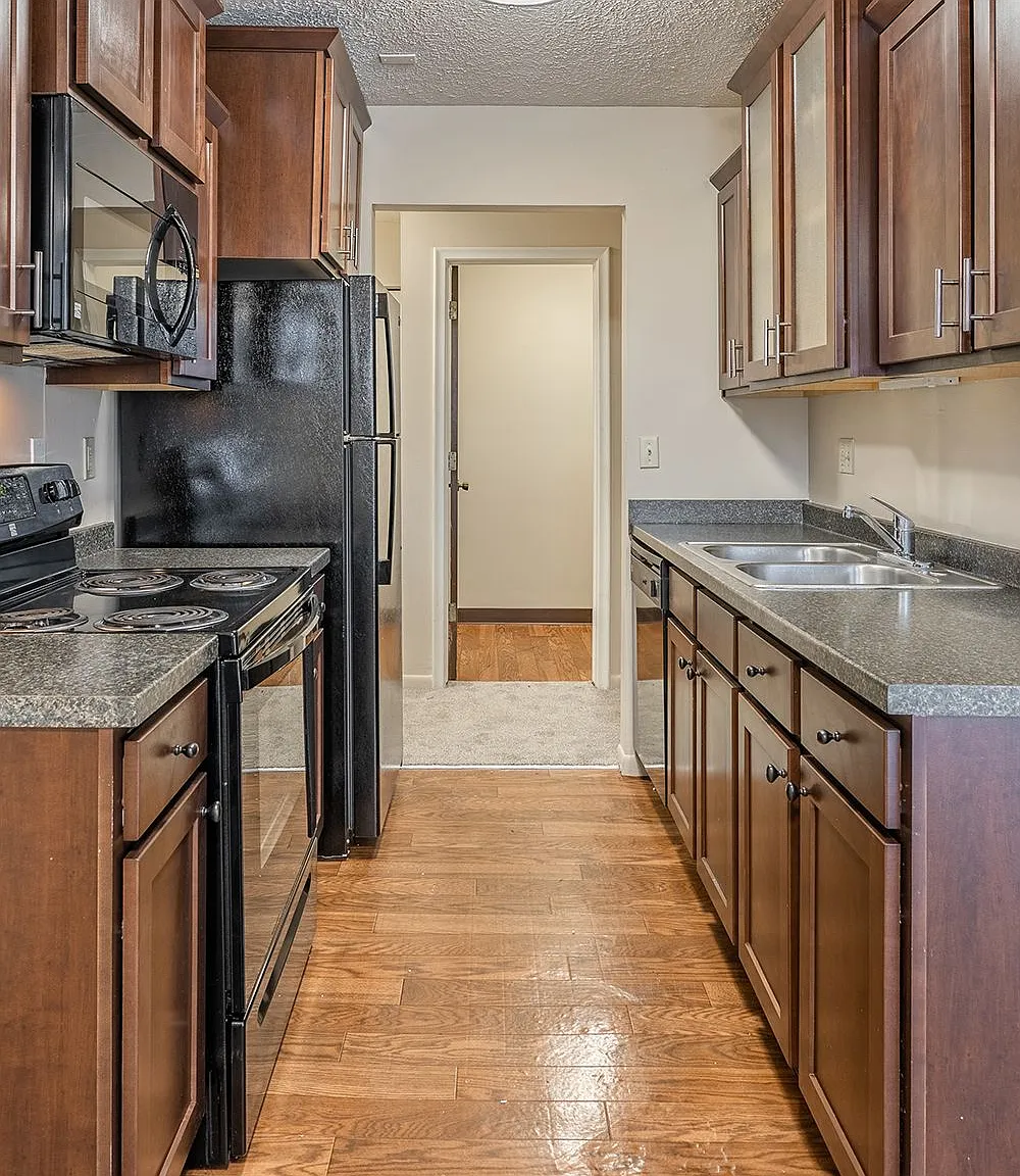 Delta Square Apartments - Lansing, MI — Photo 1