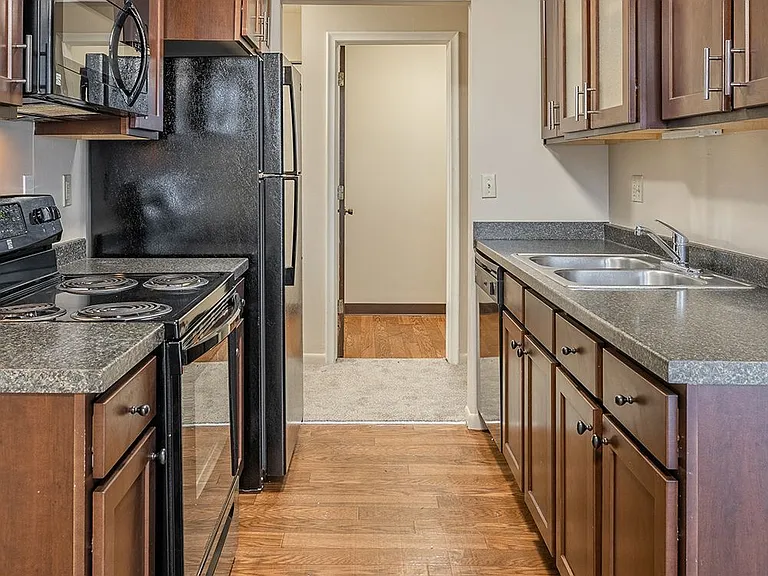 Delta Square Apartments - Lansing, MI — Photo 1