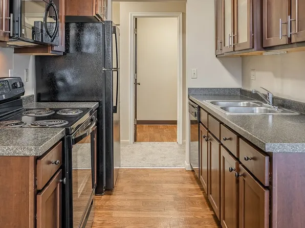 Delta Square Apartments - Lansing, MI