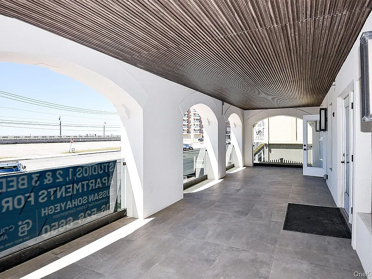 315 West Broadway — Photo 45