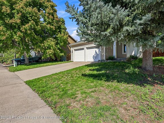 3rd image of 285 Lupine Dr