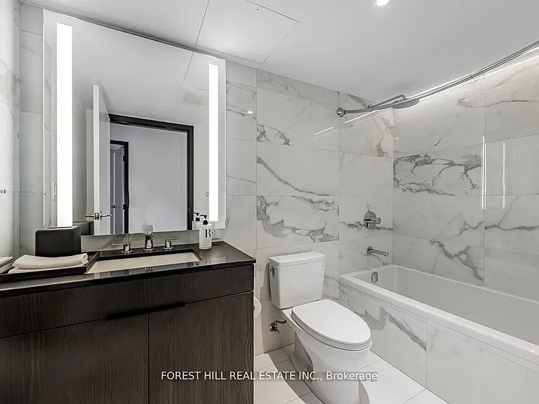 2 Avenue Rd #805 — Photo 18