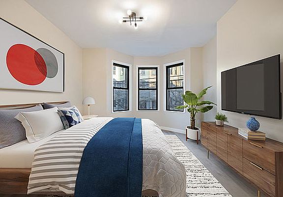 4th image of 63 Hausman St #1