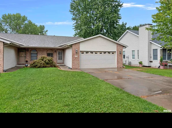 615 Oakbrook Ave, Chatham, IL 62629