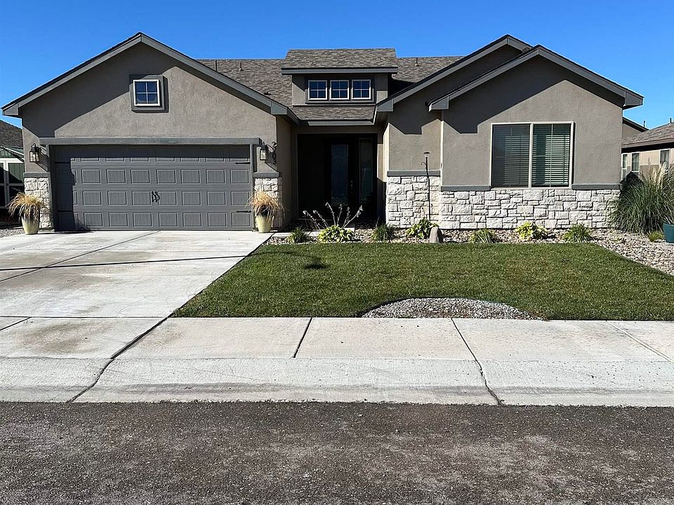 1st image of 2903 Carino Dr