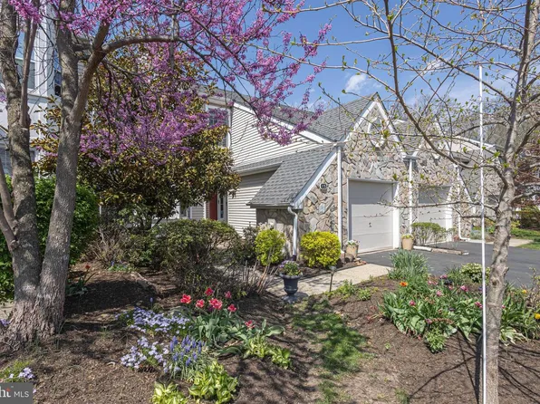 13 Bogey Cir, Doylestown, PA 18901