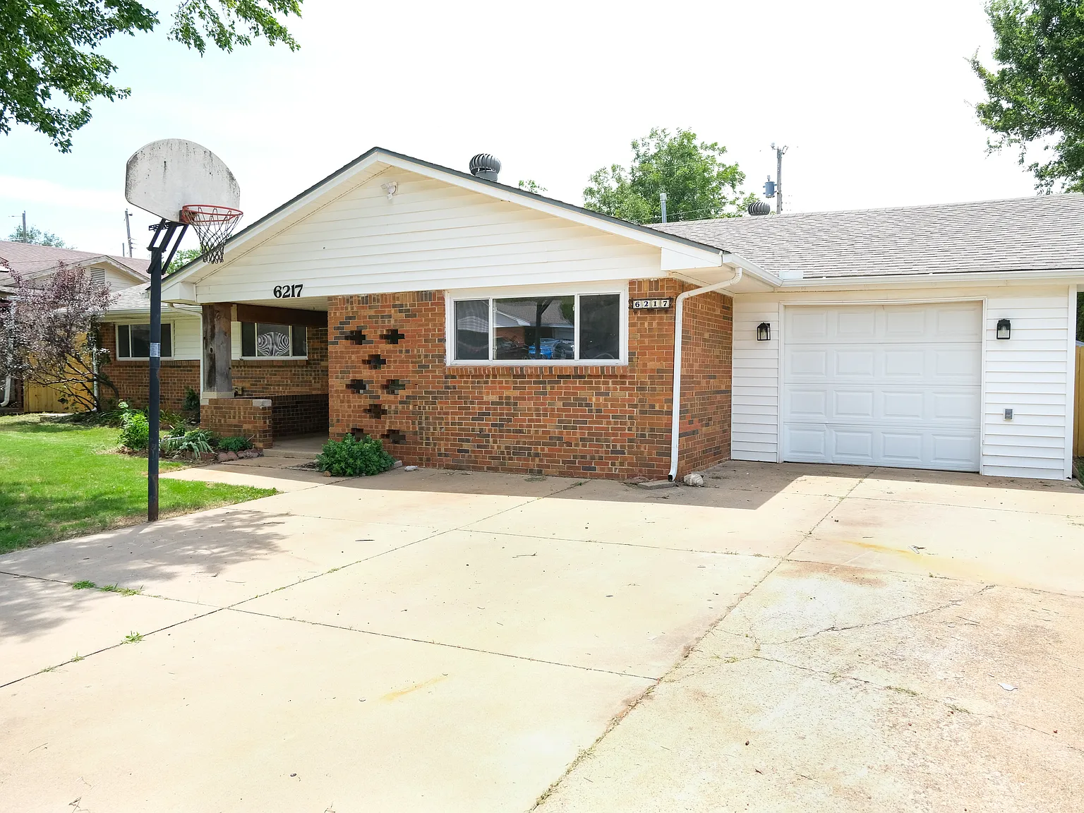 4 bed, 2600 sqft, $1,850 — Photo 3