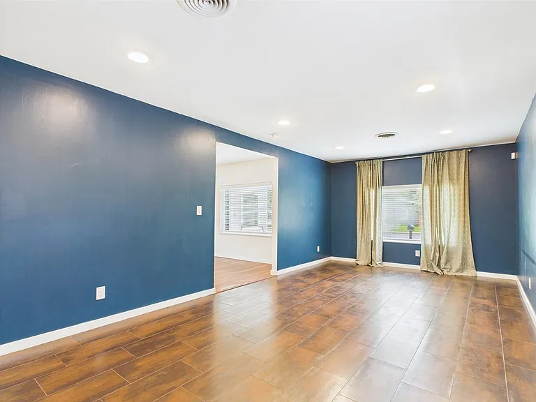 409 S Pear St — Photo 20