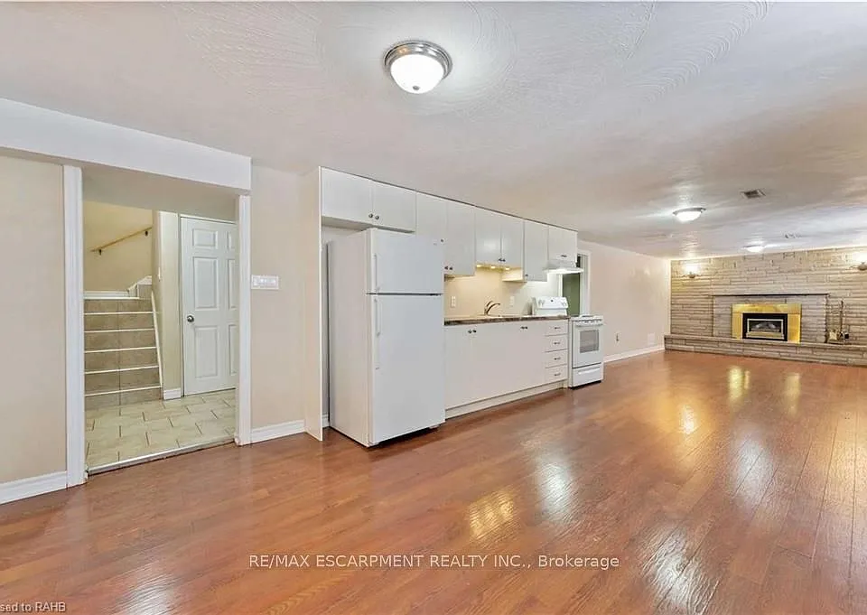864 Upper Ottawa St #BASEMENT