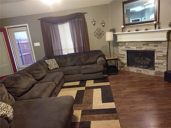3rd image of 805 Palomino Dr