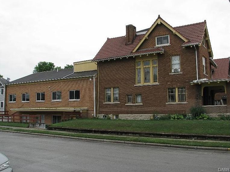 2nd image of 930 N Fountain Ave