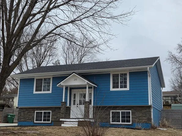 215 Knoll Dr, Norwalk, IA 50211