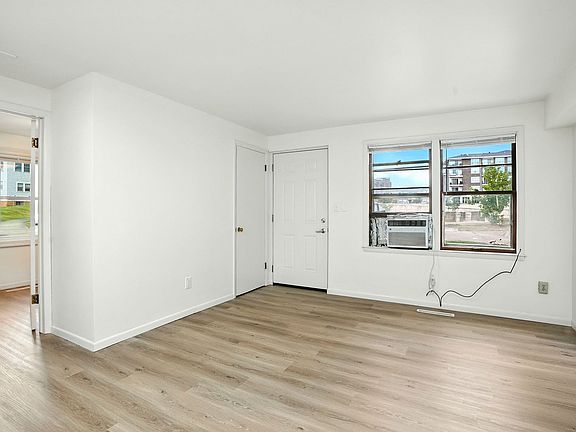 3rd image of 417 10th Ave #41702