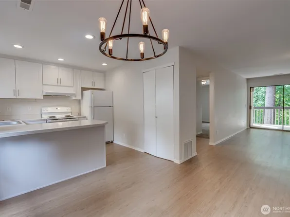 10819 NE 37th Place #224, Bellevue, WA 98004