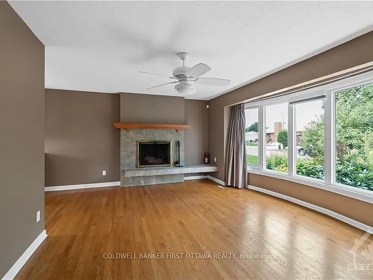 12 Oakwood Ave — Photo 4