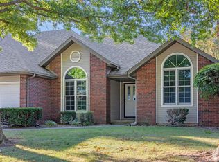 3184 W Edgewood St, Springfield, MO 65807