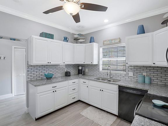 2nd image of 28140 Meadowlark Ln