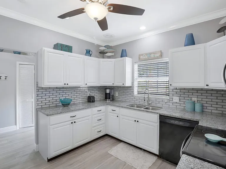28140 Meadowlark Ln — Photo 2