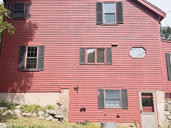 4th image of 63 Johnson St