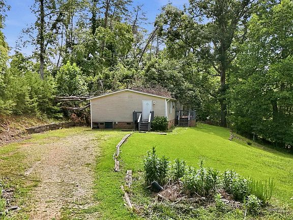 3rd image of 15 Fowlerville Rd