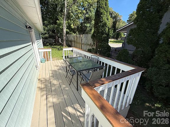 5th image of 153 Locust Ct