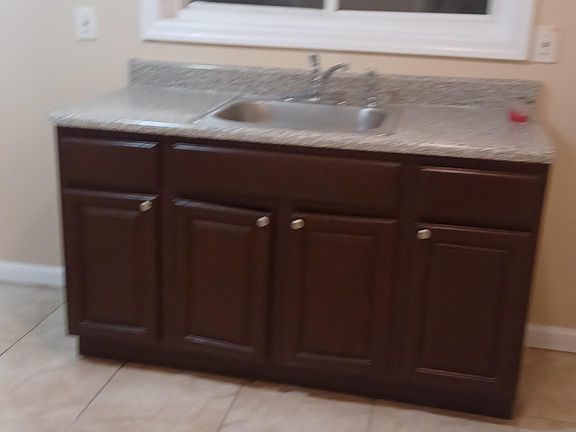 4th image of 49 Breakenridge Ter