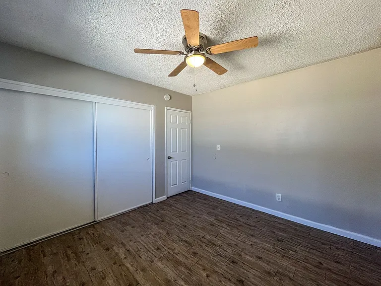 1828 W Glen Ave — Photo 27