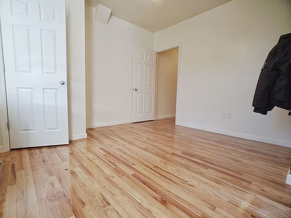 5th image of 836 Hart St #2B