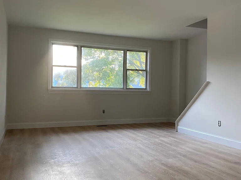 2851 Rossiter Ave — Photo 12
