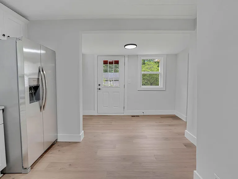 10 S Coulter Ave — Photo 4