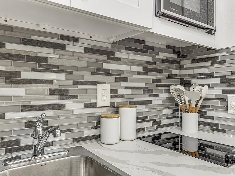 A small setup that keeps your everyday kitchen basics within easy reach.