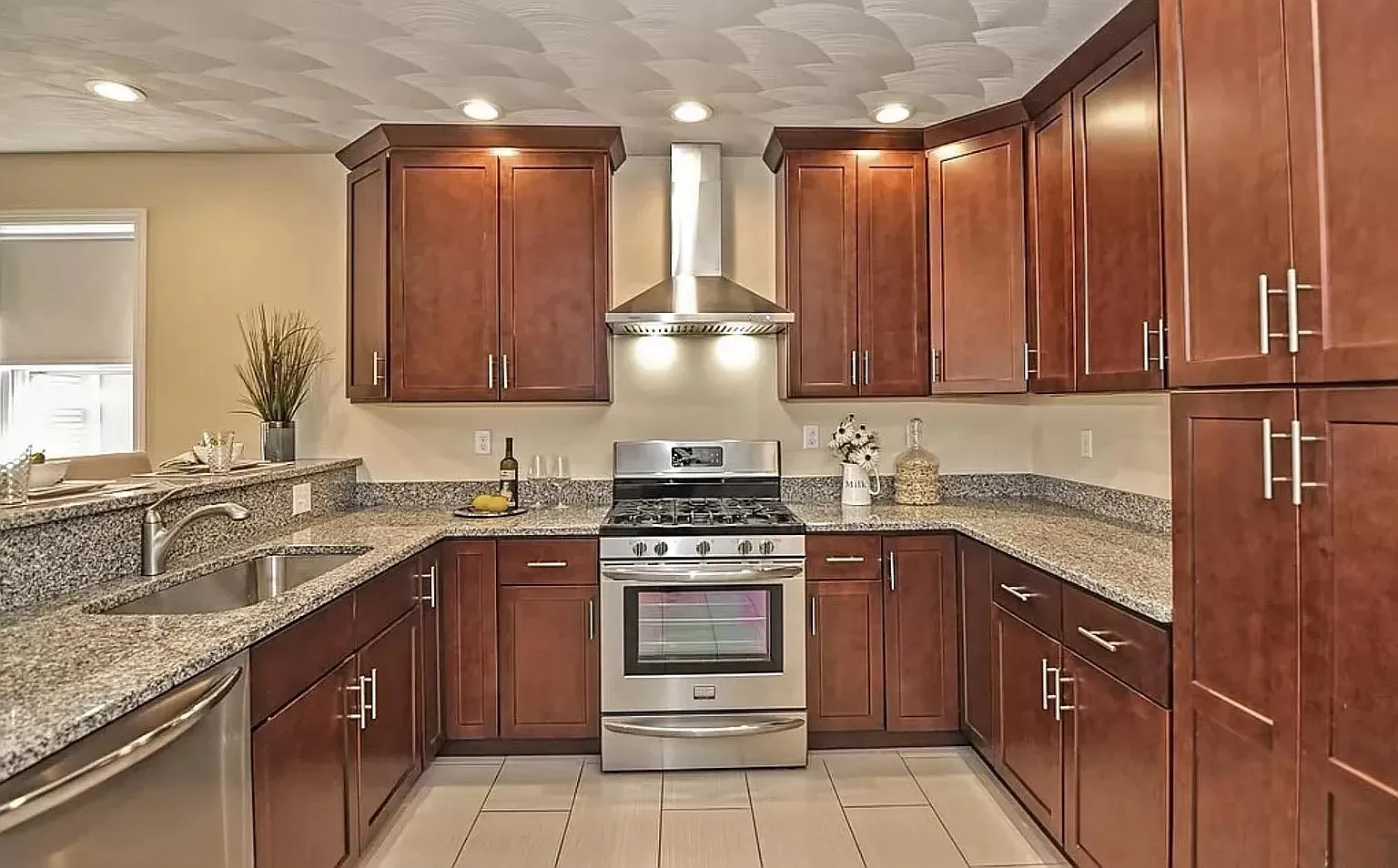 3 bed, 1.5 bath, 1194 sqft, $3,200 — Photo 1